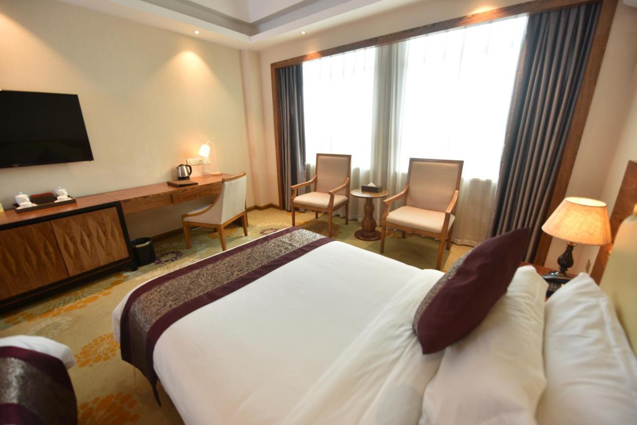 Hong Van Grand Hotel Mong Cai Dış mekan fotoğraf