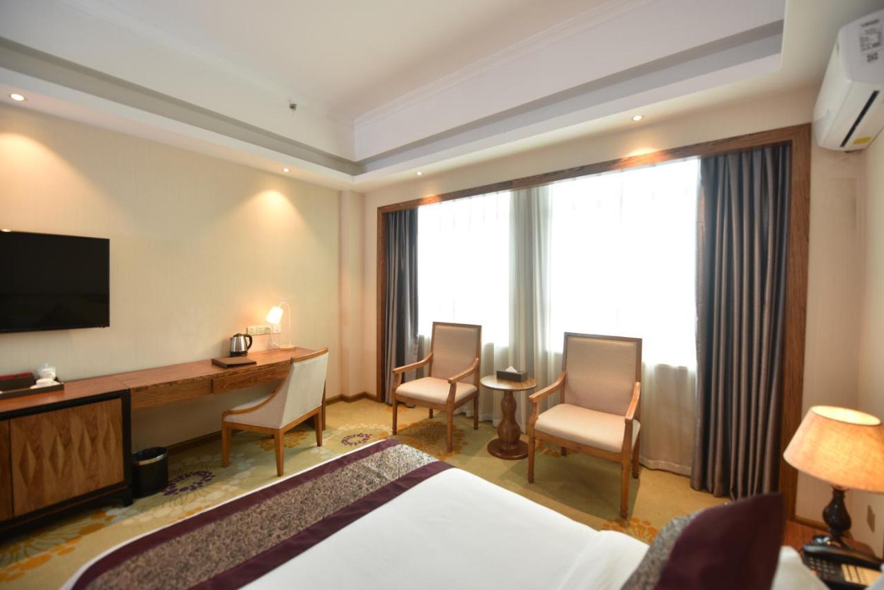 Hong Van Grand Hotel Mong Cai Dış mekan fotoğraf