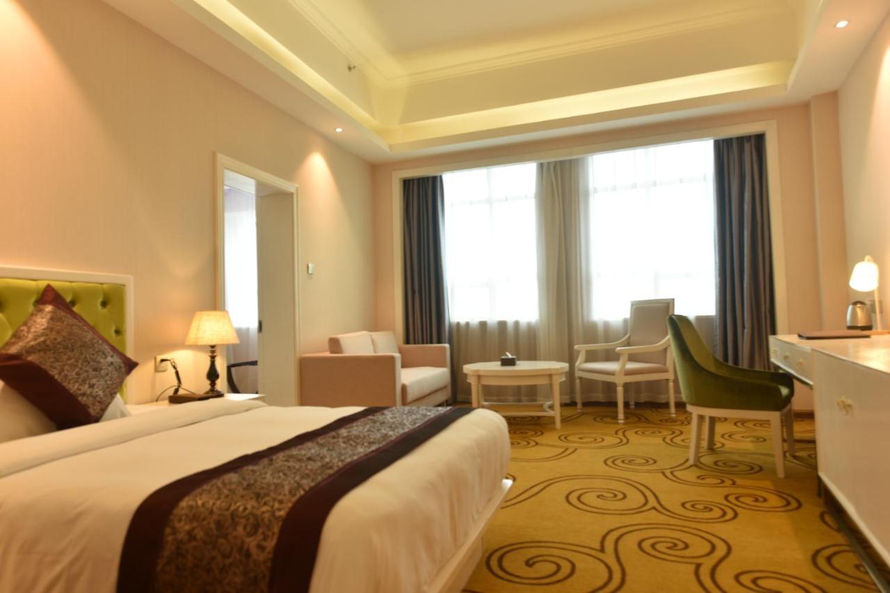 Hong Van Grand Hotel Mong Cai Dış mekan fotoğraf