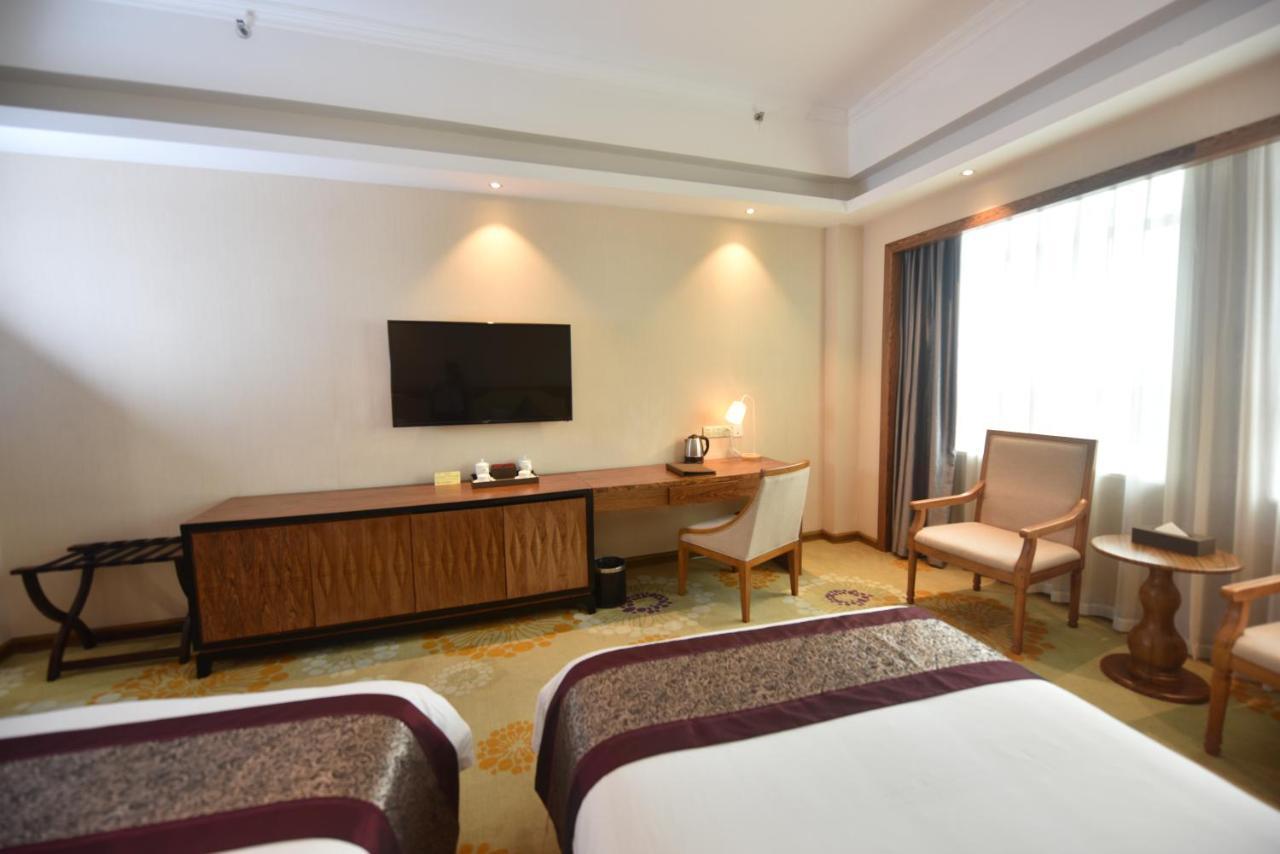 Hong Van Grand Hotel Mong Cai Dış mekan fotoğraf