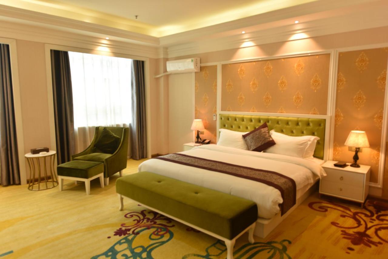 Hong Van Grand Hotel Mong Cai Dış mekan fotoğraf